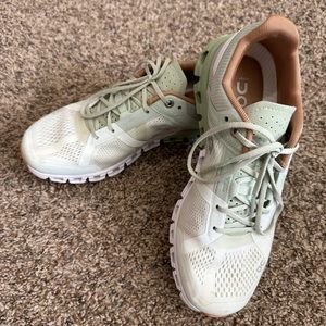 Size 6.5 Woman Swiss Engineered On Clouds Gently Used